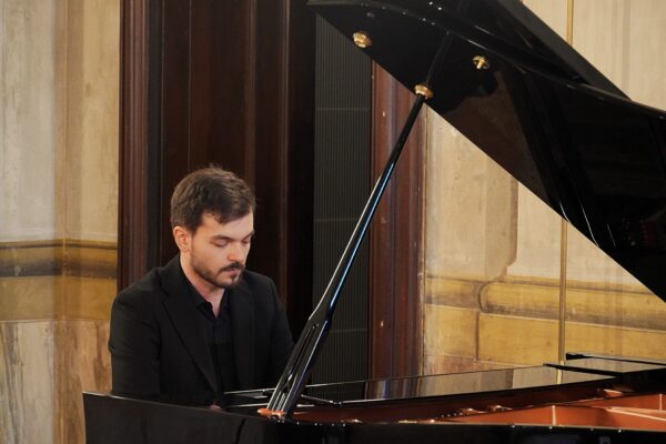 Il pianista Pasquale Evangelista in “La Diversa prospettiva: Marco Bellocchio e Carlo Crivelli”